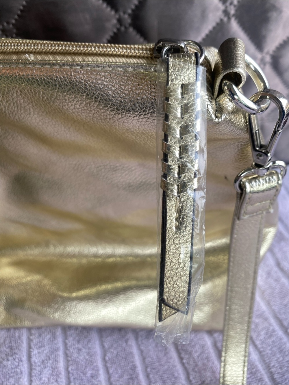 NWOT Chinese Laundry Metallic Gold Crossbody Bag Slouchy Dome Purse Like New - Picture 3 of 7